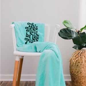 NWT. Cocus Pocus- ‘This Must Be The Place’ Plush Fleece Nap Blanket